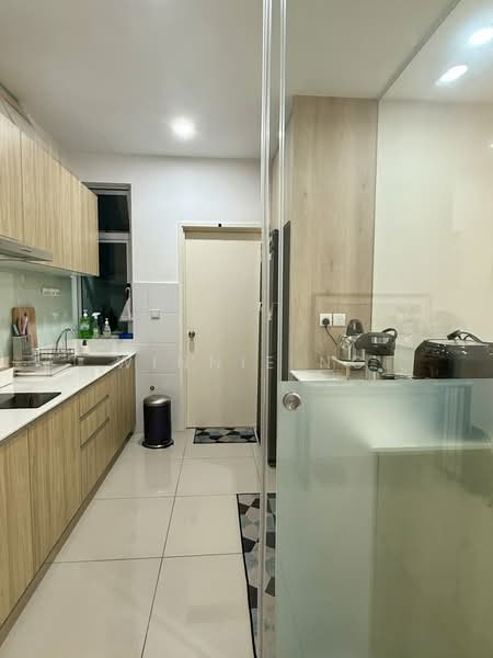 Service Residence for Sale at Meridin Bayvue Serviced Apartment - Winnie Ng - Kitchen - PropertyGuru.com.my