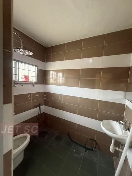 Kedai / Pejabat untuk Disewa di Taman Chi Liung (Klang) - Stella Tan - Bathroom - PropertyGuru.com.my