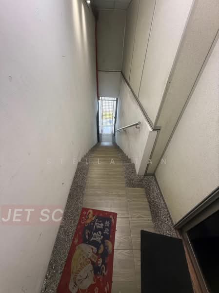 Kedai / Pejabat untuk Disewa di Taman Chi Liung (Klang) - Stella Tan - Corridor - PropertyGuru.com.my
