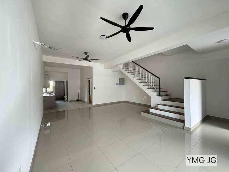 Rumah Teres 2 Tingkat untuk Disewa di Bandar Bukit Raja (Klang) - Stella Tan - Living Room - PropertyGuru.com.my