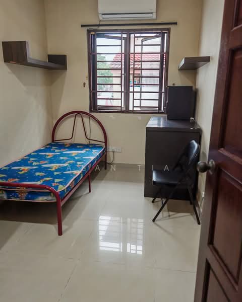 2-storey Terraced House for Rent in Taman Seri Austin (Tebrau) - Alan Tia - Bedroom - PropertyGuru.com.my
