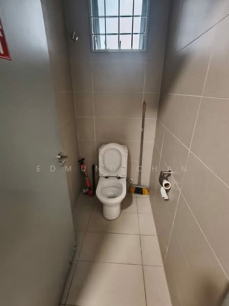 Kedai / Pejabat untuk Dijual di Bandar Kinrara Seksyen 5 (Bandar Kinrara) - Edmund Chan - Bathroom - PropertyGuru.com.my