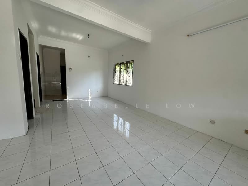 2-storey Terraced House for Sale in Bandar Putra Permai (Seri Kembangan) - Roseabelle Low - Living Room - PropertyGuru.com.my