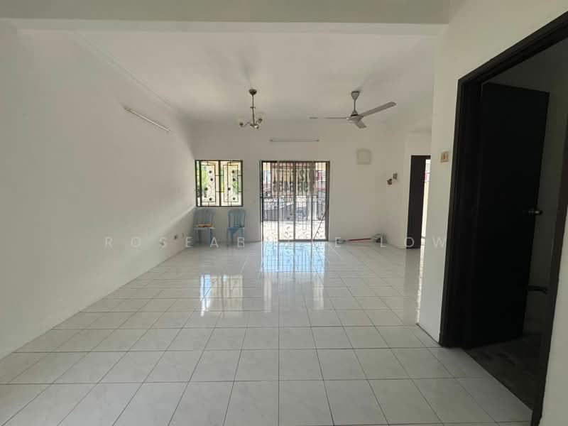 2-storey Terraced House for Sale in Bandar Putra Permai (Seri Kembangan) - Roseabelle Low - Living Room - PropertyGuru.com.my