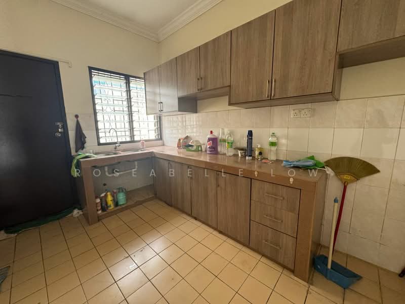 2-storey Terraced House for Sale in Bandar Putra Permai (Seri Kembangan) - Roseabelle Low - Kitchen - PropertyGuru.com.my