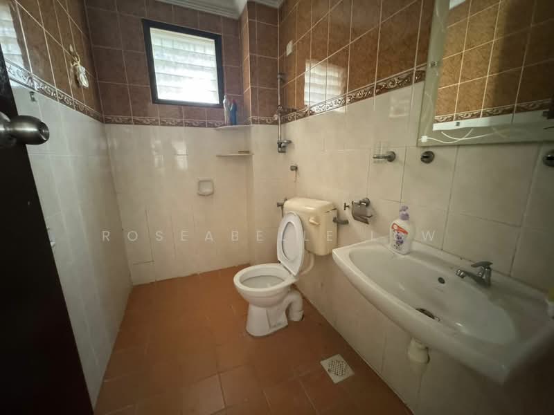 2-storey Terraced House for Sale in Bandar Putra Permai (Seri Kembangan) - Roseabelle Low - Bathroom - PropertyGuru.com.my