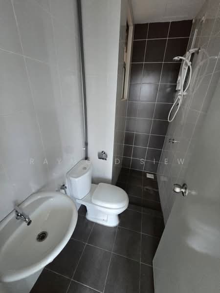 Service Residence for Sale at The Zizz @ Damansara North - Raymond Siew - Bathroom - PropertyGuru.com.my