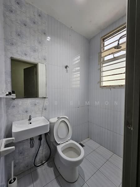 2-storey Terraced House for Rent in Bandar Warisan Puteri (Seremban) - Jacob Simmon - Bathroom - PropertyGuru.com.my