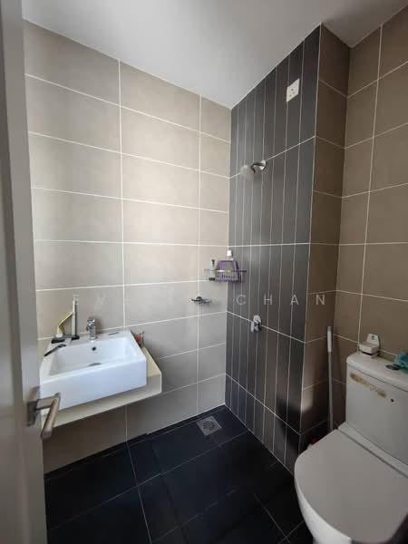 Semi-Detached House for Sale in D'Island (Puchong) - Evelle Chan - Bathroom - PropertyGuru.com.my