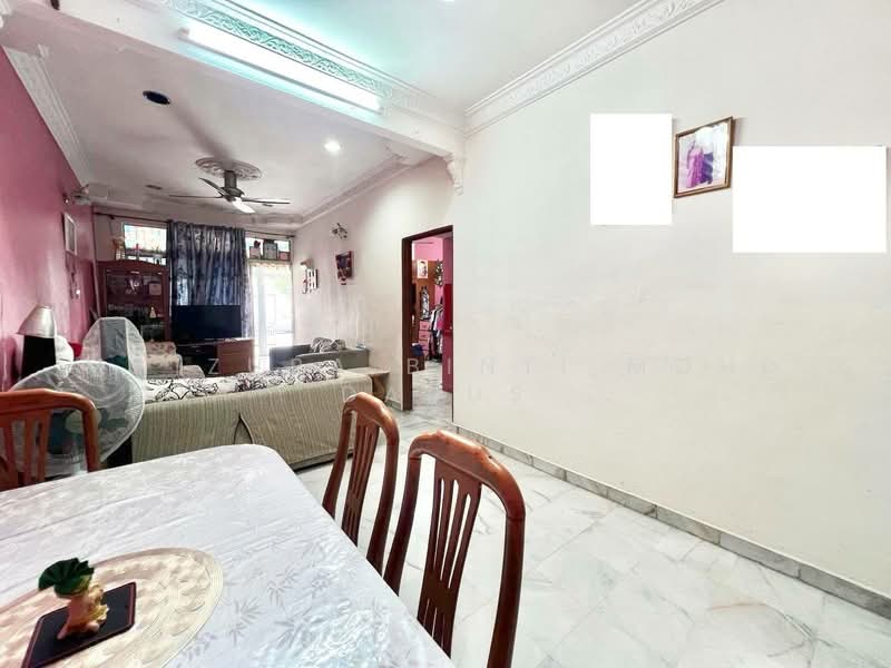1-storey Terraced House for Sale in Bandar Rinching (Semenyih) - Maizura binti Mohd Darus - Living Room - PropertyGuru.com.my