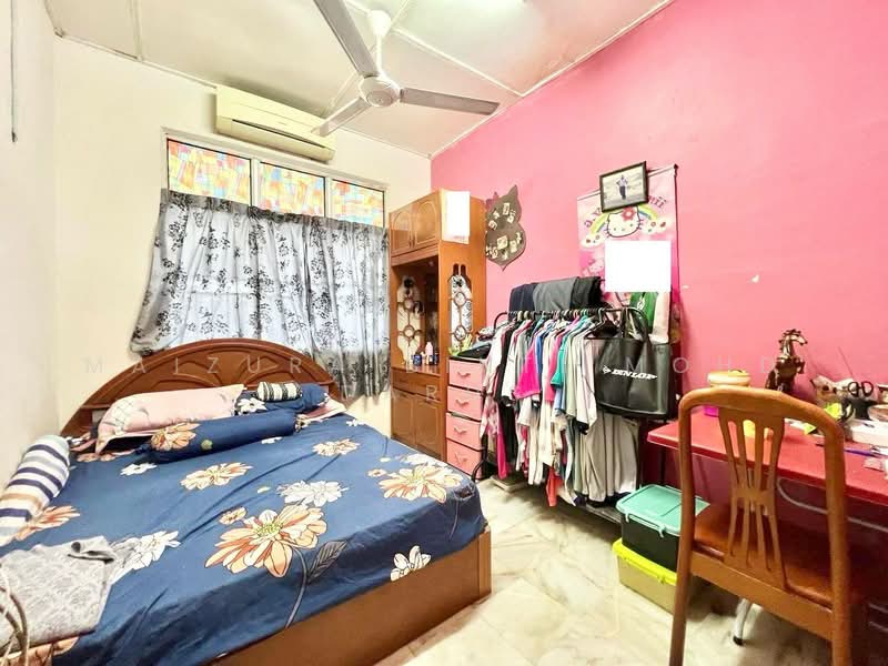 1-storey Terraced House for Sale in Bandar Rinching (Semenyih) - Maizura binti Mohd Darus - Bedroom - PropertyGuru.com.my