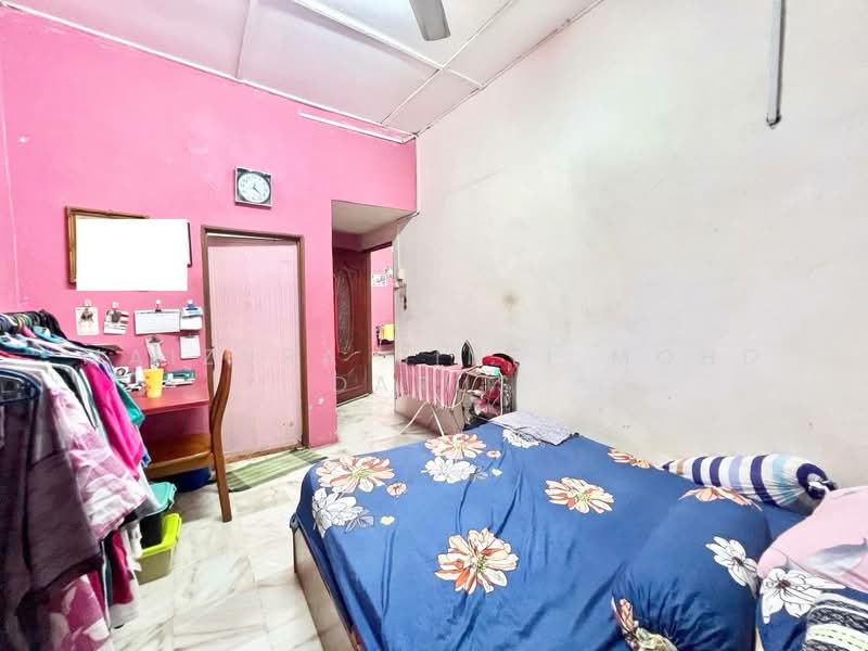 1-storey Terraced House for Sale in Bandar Rinching (Semenyih) - Maizura binti Mohd Darus - Bedroom - PropertyGuru.com.my