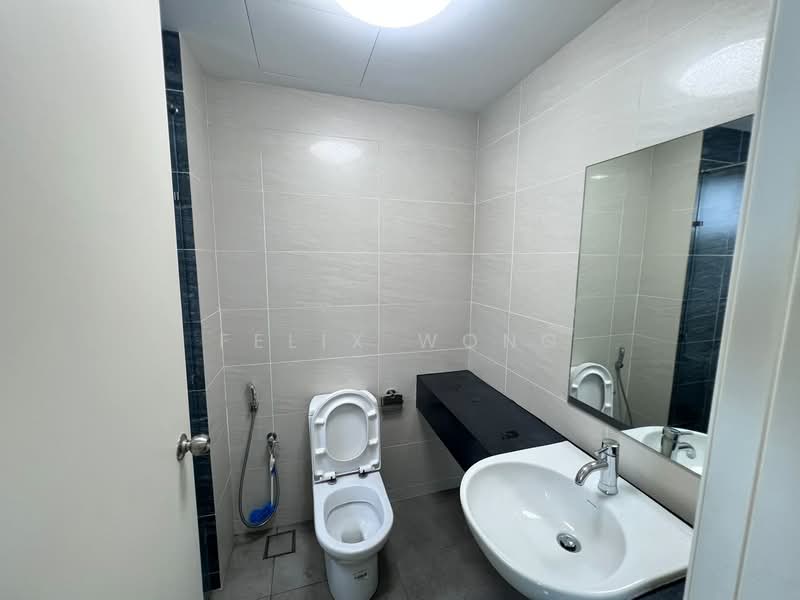 Servis Apartment untuk Disewa di Pearl Suria - Felix Wong - Bathroom - PropertyGuru.com.my