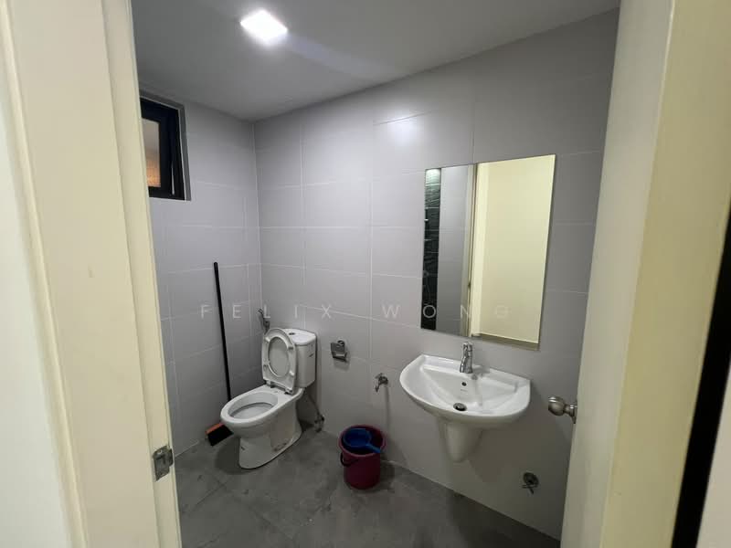 Servis Apartment untuk Disewa di Pearl Suria - Felix Wong - Bathroom - PropertyGuru.com.my