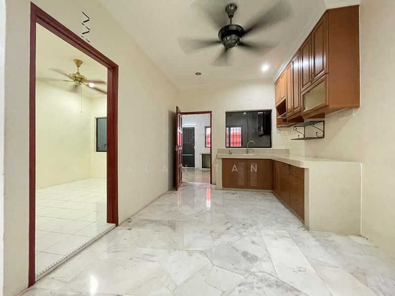 2-storey Terraced House for Sale in Perkampungan Semambu Baru (Kuantan) - Alan Tan - Dining / Dry Kitchen - PropertyGuru.com.my