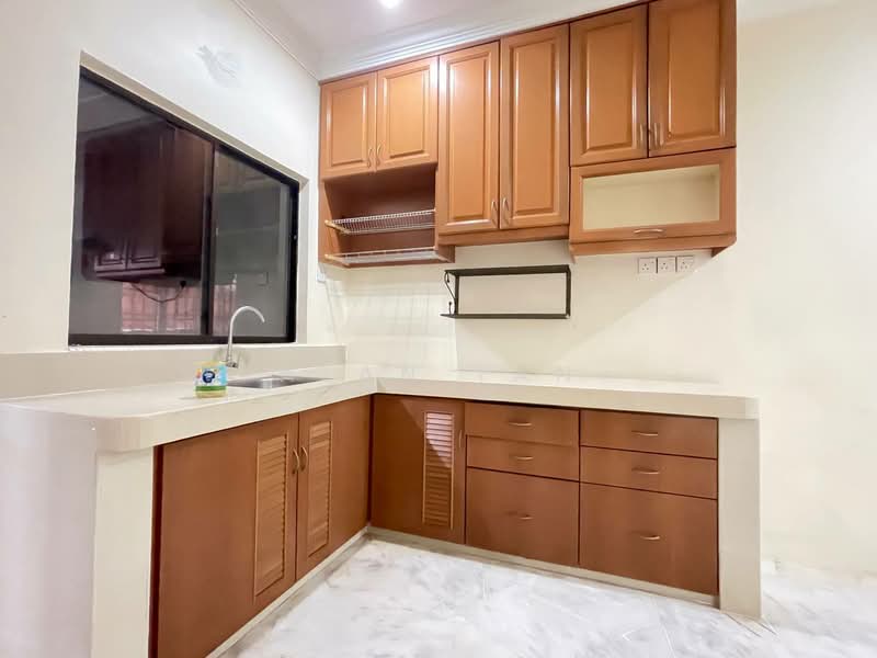 2-storey Terraced House for Sale in Perkampungan Semambu Baru (Kuantan) - Alan Tan - Built-in table top & cabinet - PropertyGuru.com.my