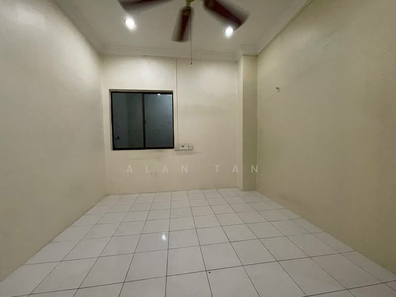 2-storey Terraced House for Sale in Perkampungan Semambu Baru (Kuantan) - Alan Tan - Bedroom - PropertyGuru.com.my