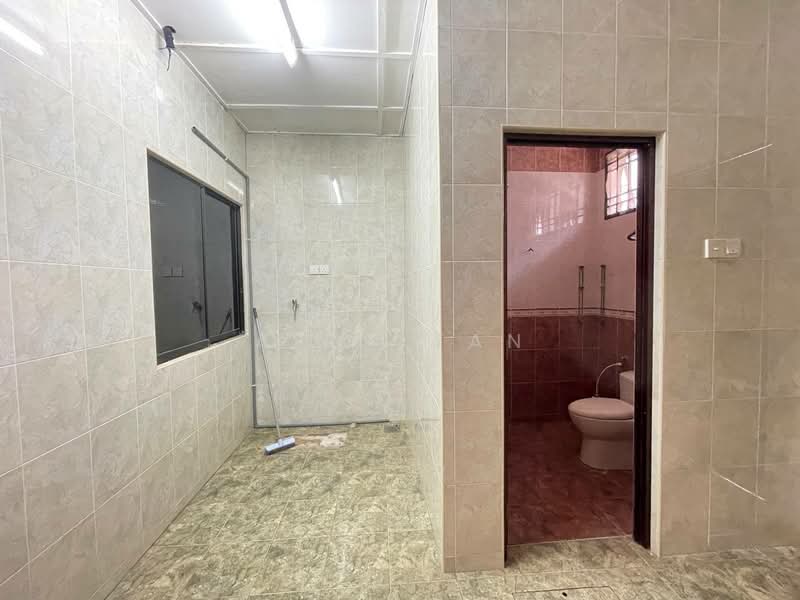 2-storey Terraced House for Sale in Perkampungan Semambu Baru (Kuantan) - Alan Tan - Laundry area & Bathroom - PropertyGuru.com.my