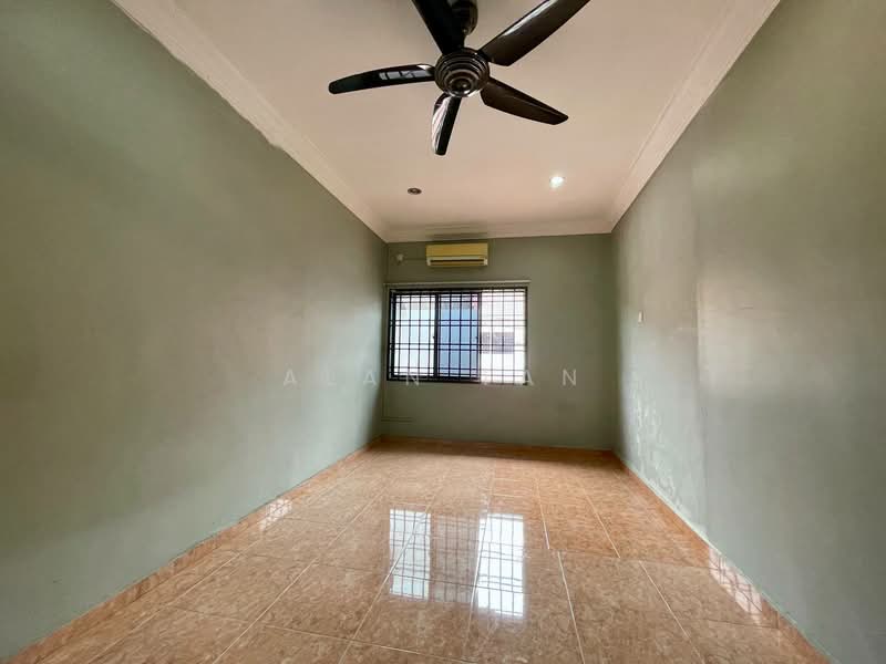 2-storey Terraced House for Sale in Perkampungan Semambu Baru (Kuantan) - Alan Tan - Bedroom - PropertyGuru.com.my