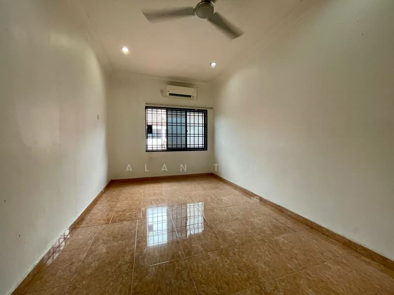 2-storey Terraced House for Sale in Perkampungan Semambu Baru (Kuantan) - Alan Tan - Bedroom - PropertyGuru.com.my