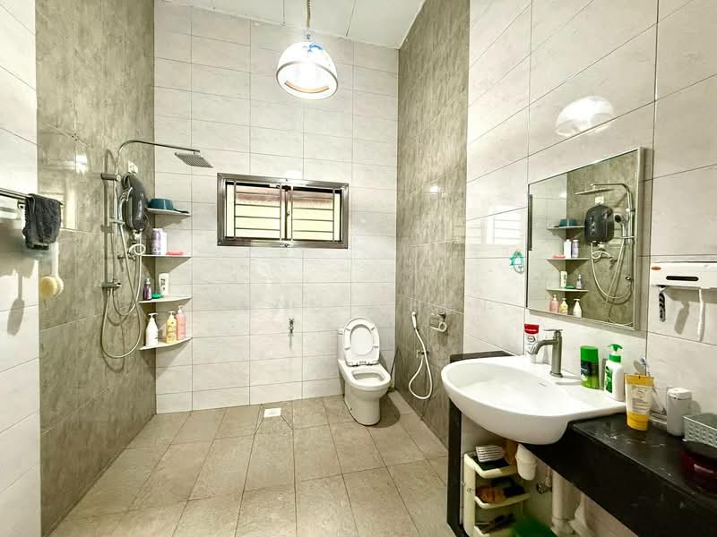Bungalow for Sale in Taman Kebun Teh (Johor Bahru) - Jong Chen - Bathroom - PropertyGuru.com.my