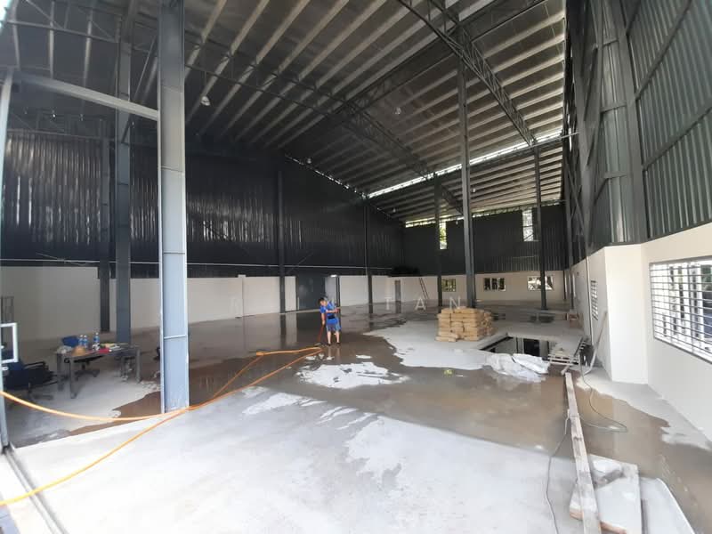 Warehouse for Rent in Salak South (Kuala Lumpur) - Rain Tan - Interior - PropertyGuru.com.my
