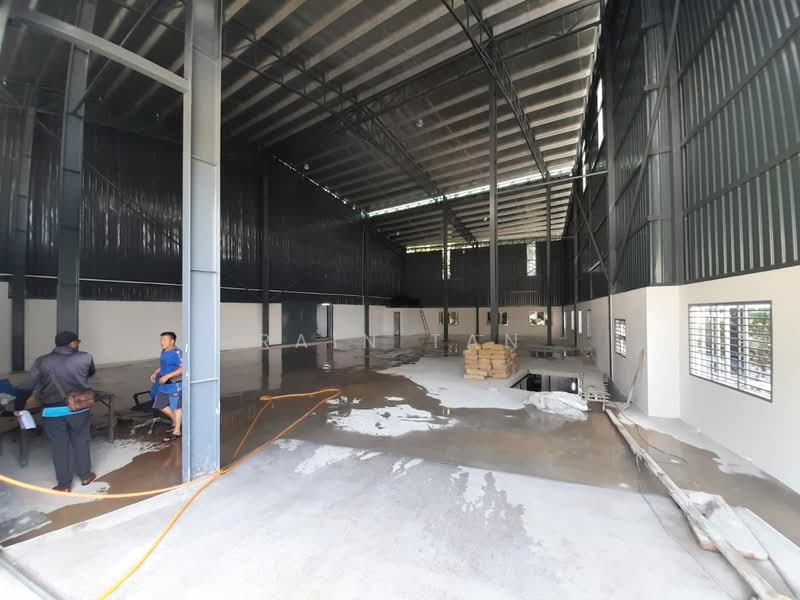 Warehouse for Rent in Salak South (Kuala Lumpur) - Rain Tan - Interior - PropertyGuru.com.my