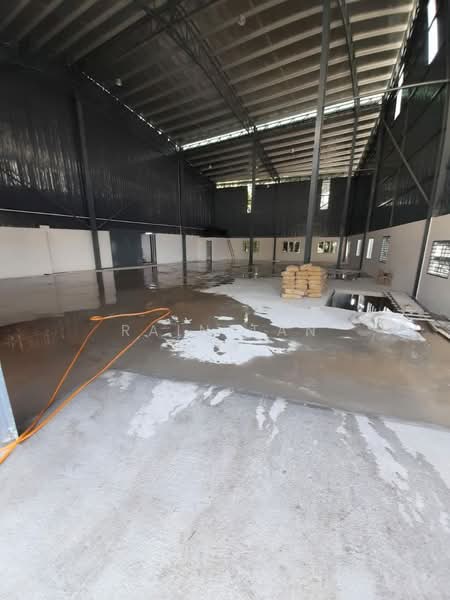 Warehouse for Rent in Salak South (Kuala Lumpur) - Rain Tan - Interior - PropertyGuru.com.my