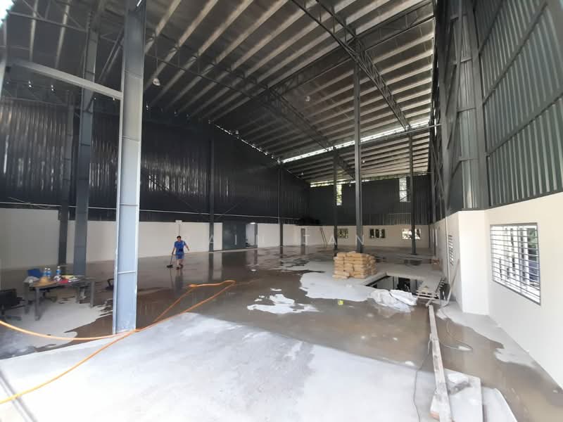 Warehouse for Rent in Salak South (Kuala Lumpur) - Rain Tan - Interior - PropertyGuru.com.my