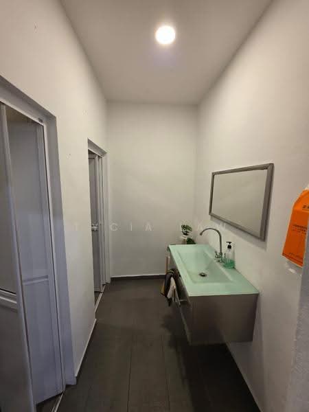 Factory for Rent in Taman Johor Jaya (Johor Bahru) - Tycia Law - Bathroom - PropertyGuru.com.my