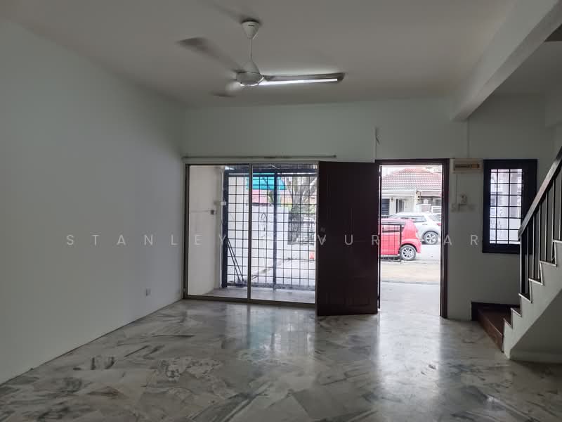 2-storey Terraced House for Sale in Taman Wawasan (Puchong) - Stanley Savuriyar - Living Room - PropertyGuru.com.my