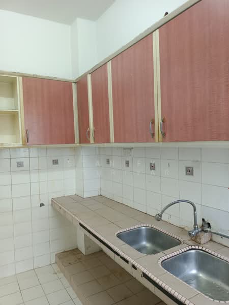 2-storey Terraced House for Sale in Taman Wawasan (Puchong) - Stanley Savuriyar - Kitchen - PropertyGuru.com.my