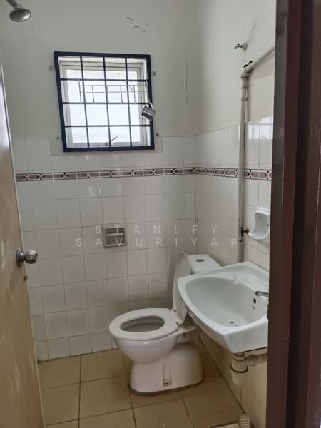 2-storey Terraced House for Sale in Taman Wawasan (Puchong) - Stanley Savuriyar - Bathroom - PropertyGuru.com.my