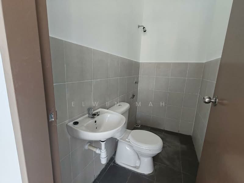 2-storey Terraced House for Sale in Taman Kundang Jaya (Rawang) - Elwin Mah - Bathroom - PropertyGuru.com.my