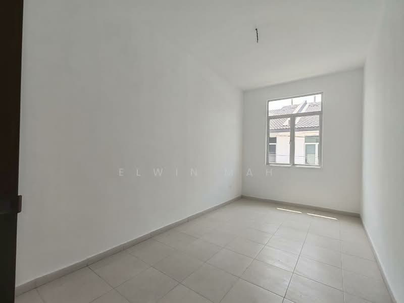 2-storey Terraced House for Sale in Taman Kundang Jaya (Rawang) - Elwin Mah - Interior - PropertyGuru.com.my