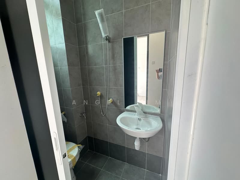 Rumah Berkembar untuk Dijual di Taman Ponderosa (Johor Bahru) - Angel Lim - Bathroom - PropertyGuru.com.my