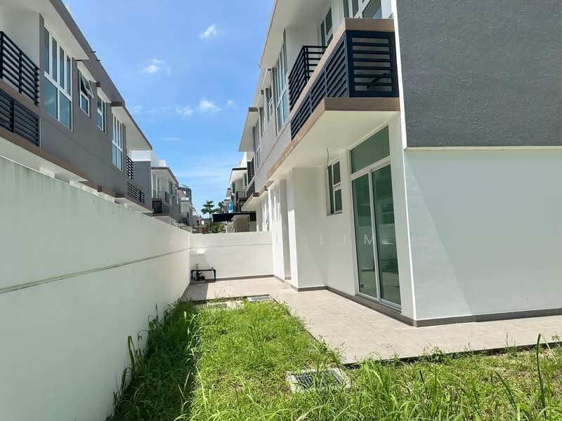 Rumah Berkembar untuk Dijual di Taman Ponderosa (Johor Bahru) - Angel Lim - Exterior - PropertyGuru.com.my