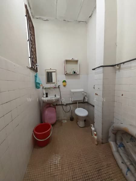 Rumah Teres 2 Tingkat untuk Dijual di Taman Perling (Perling) - Winson Tan - Bathroom - PropertyGuru.com.my