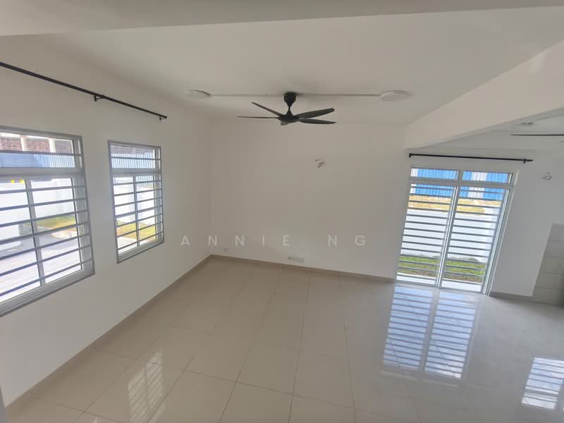 Rumah Teres 2 Tingkat untuk Disewa di Anggun (Rawang) - Annie Ng - Living Room - PropertyGuru.com.my