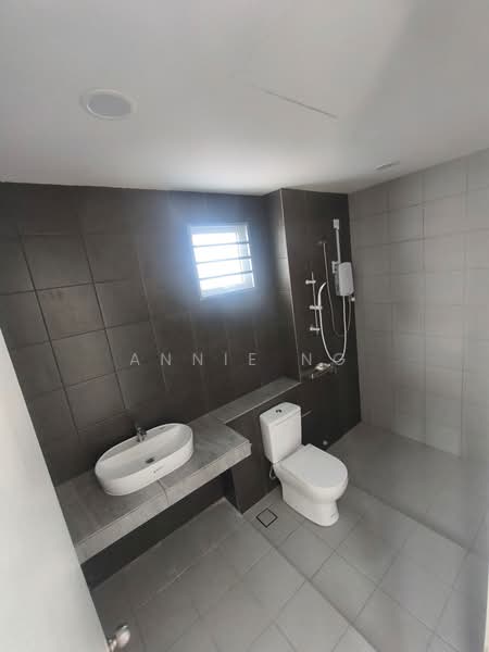 Rumah Teres 2 Tingkat untuk Disewa di Anggun (Rawang) - Annie Ng - Bathroom - PropertyGuru.com.my