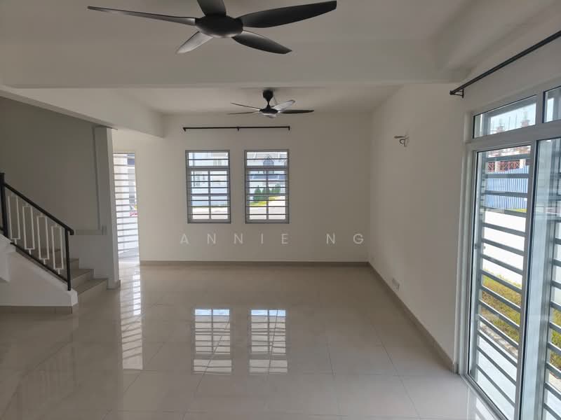 Rumah Teres 2 Tingkat untuk Disewa di Anggun (Rawang) - Annie Ng - Living Room - PropertyGuru.com.my