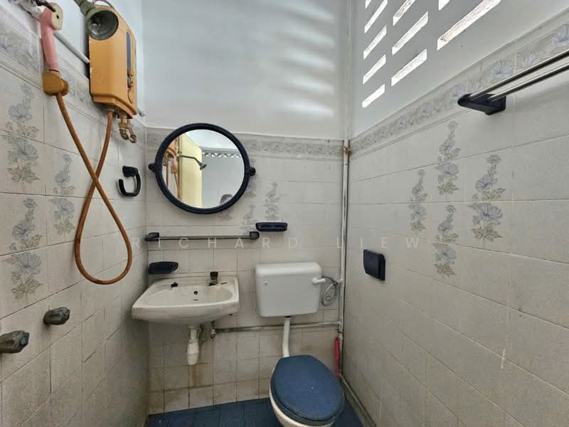 Rumah Teres 1 Tingkat untuk Dijual di Sea Park (Petaling Jaya) - Richard Liew - Bathroom - PropertyGuru.com.my