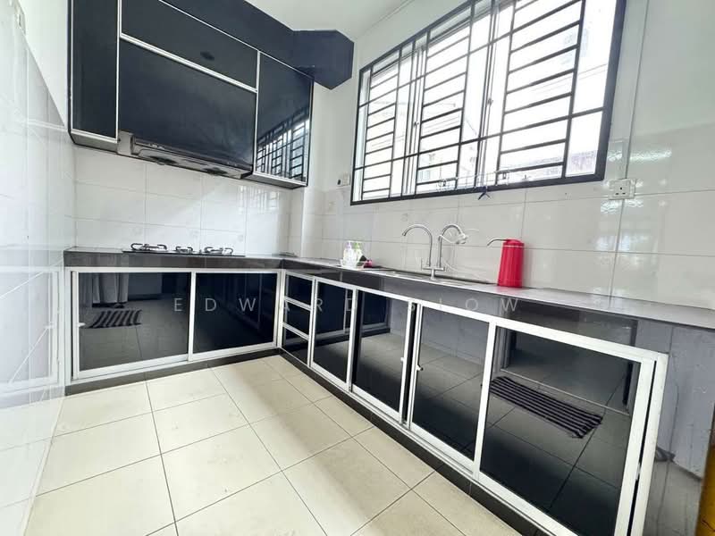 2-storey Terraced House for Sale in Austin (Johor Bahru) - Edward Siow - Kitchen - PropertyGuru.com.my