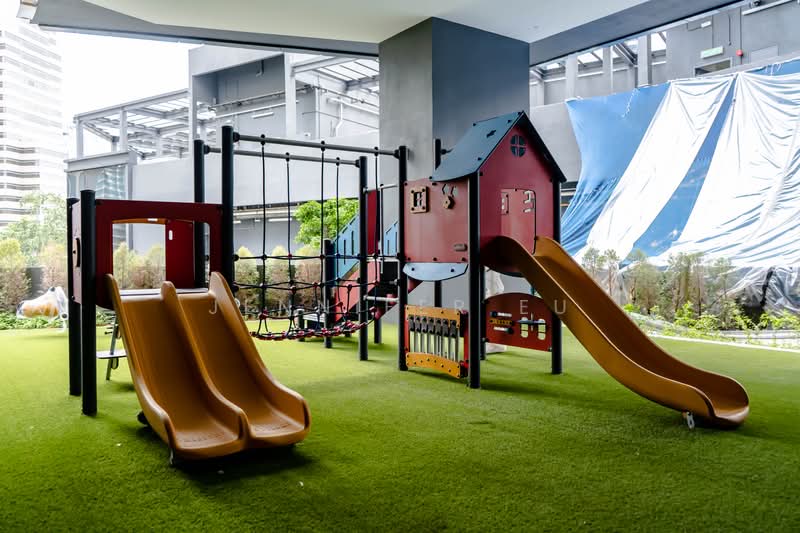 Service Residence for Rent at Star Residences One - Jennifer Eu - Children Playground - PropertyGuru.com.my