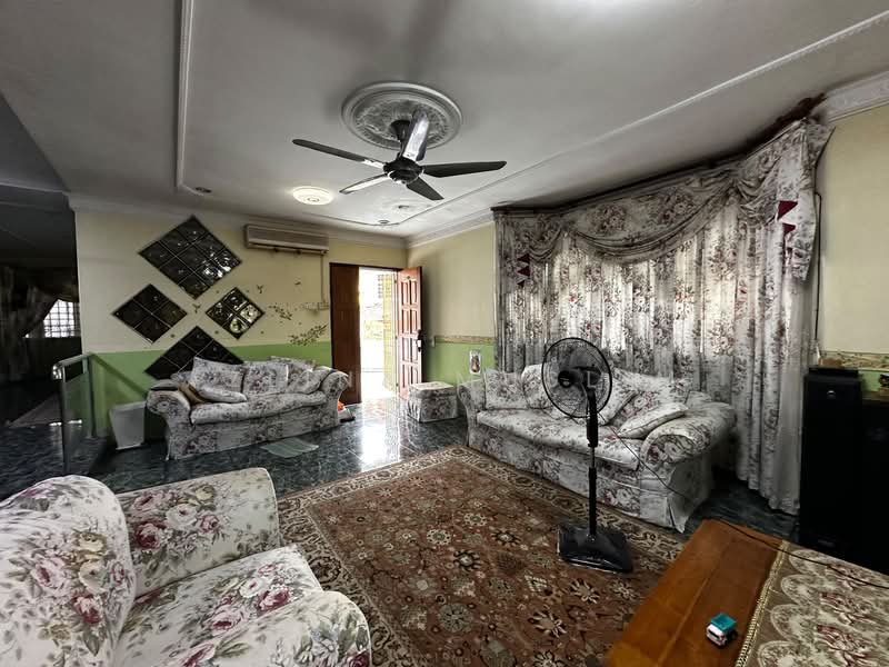 Rumah Teres 2-Tingkat untuk Dijual di Bandar Baru Uda (Tampoi) - Azlina Muslim - Living Room - PropertyGuru.com.my