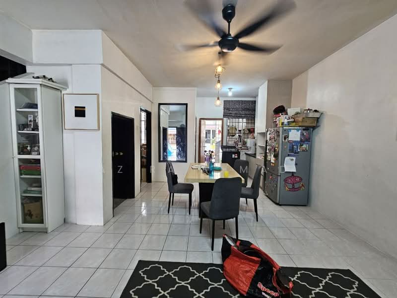 Rumah Teres 2 Tingkat untuk Dijual di Sungai Buloh (Selangor) - Azira Ahmad - Living Room - PropertyGuru.com.my