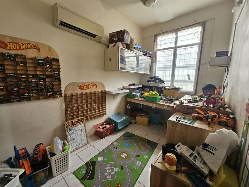 Rumah Teres 2 Tingkat untuk Dijual di Sungai Buloh (Selangor) - Azira Ahmad - Study - PropertyGuru.com.my
