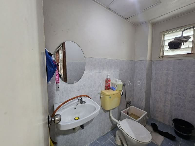 Rumah Teres 2 Tingkat untuk Dijual di Sungai Buloh (Selangor) - Azira Ahmad - Bathroom - PropertyGuru.com.my