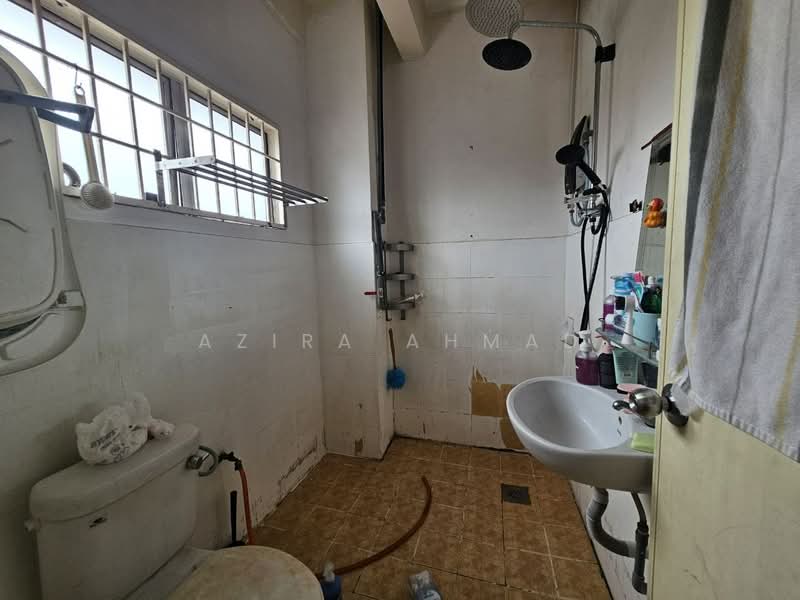 Rumah Teres 2 Tingkat untuk Dijual di Sungai Buloh (Selangor) - Azira Ahmad - Bathroom - PropertyGuru.com.my