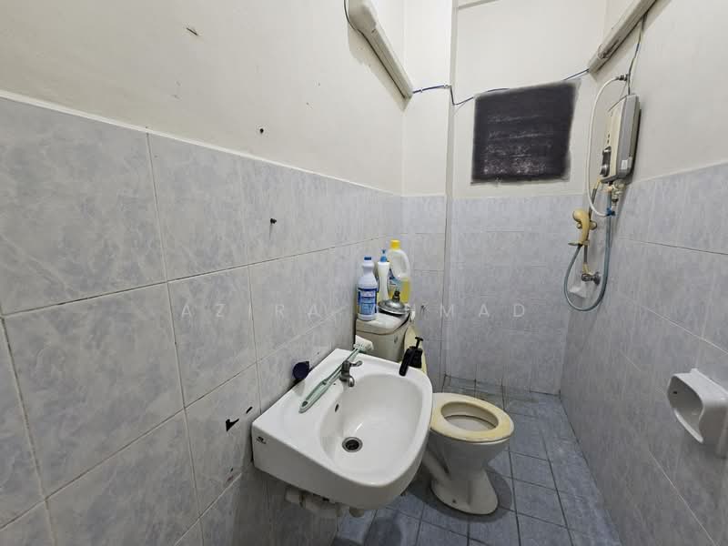 Rumah Teres 2 Tingkat untuk Dijual di Sungai Buloh (Selangor) - Azira Ahmad - Bathroom - PropertyGuru.com.my
